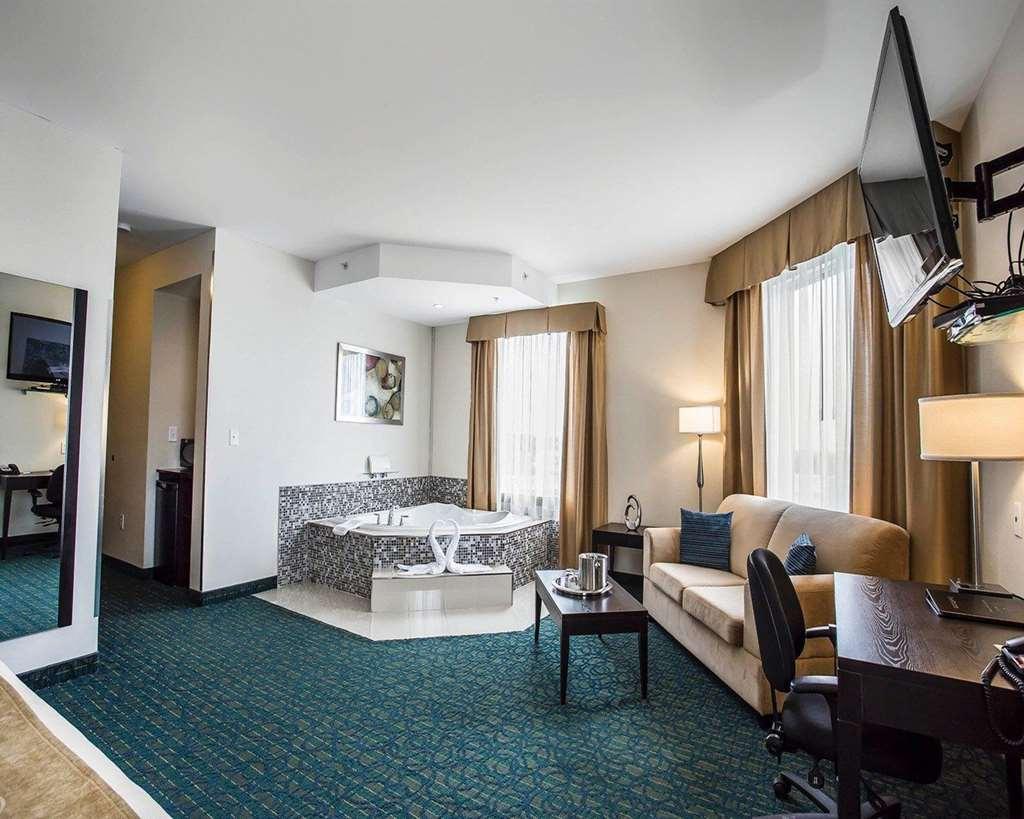 Comfort Hotel Bayer'S Lake Timberlea Room photo