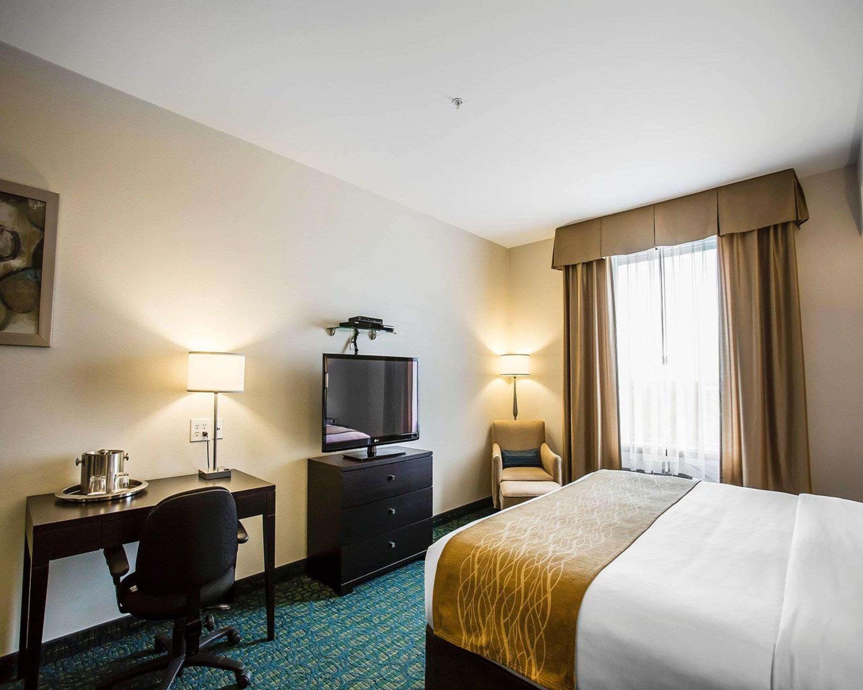 Comfort Hotel Bayer'S Lake Timberlea Exterior photo