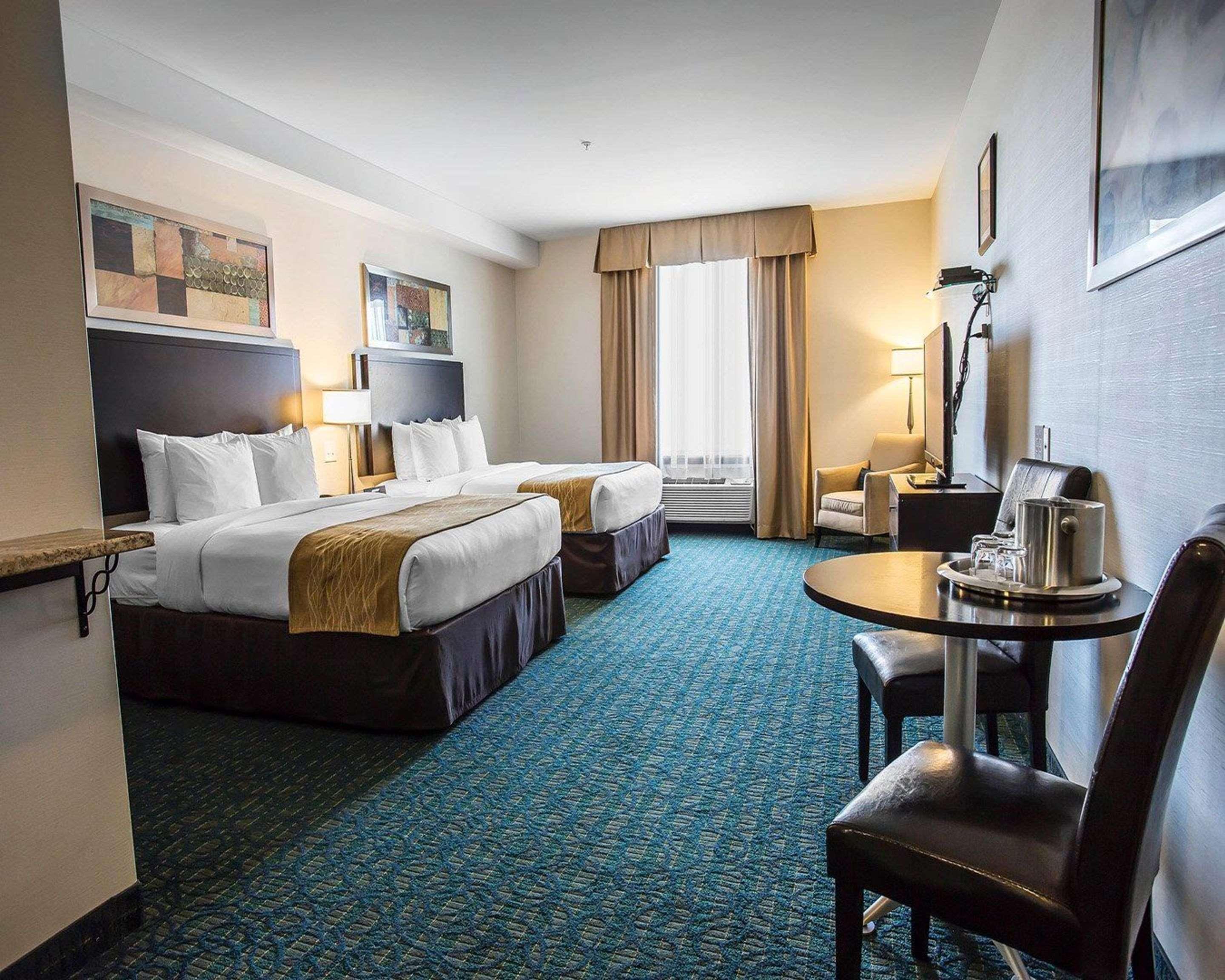 Comfort Hotel Bayer'S Lake Timberlea Exterior photo