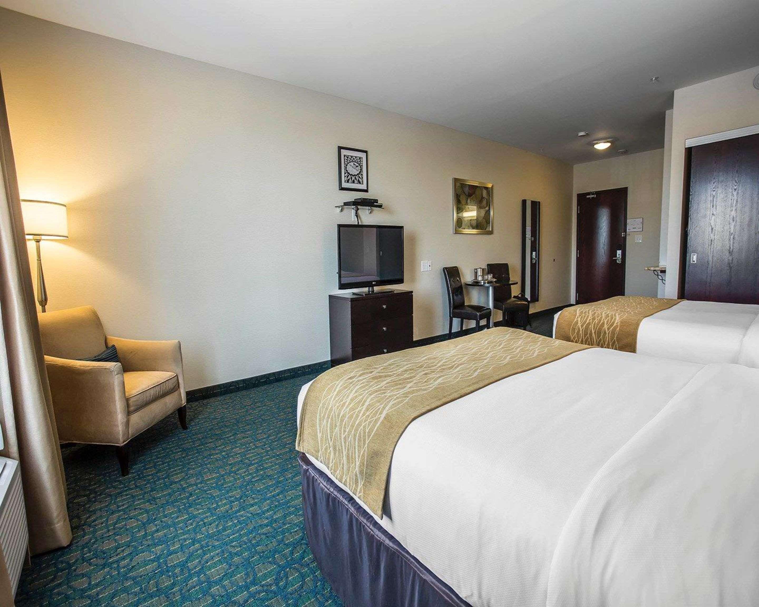 Comfort Hotel Bayer'S Lake Timberlea Exterior photo