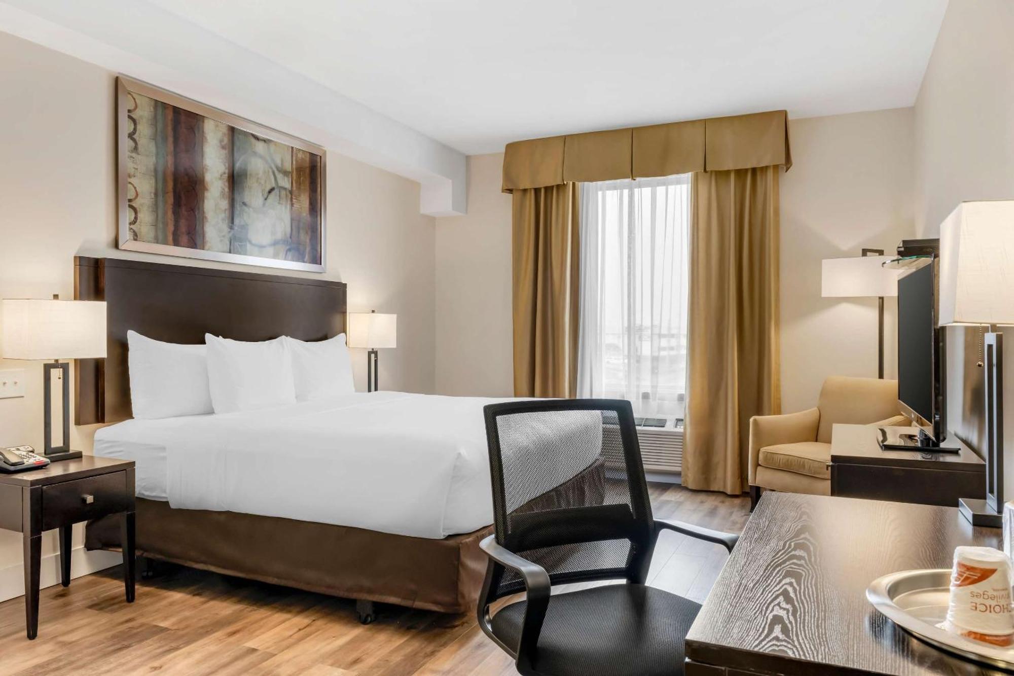Comfort Hotel Bayer'S Lake Timberlea Exterior photo