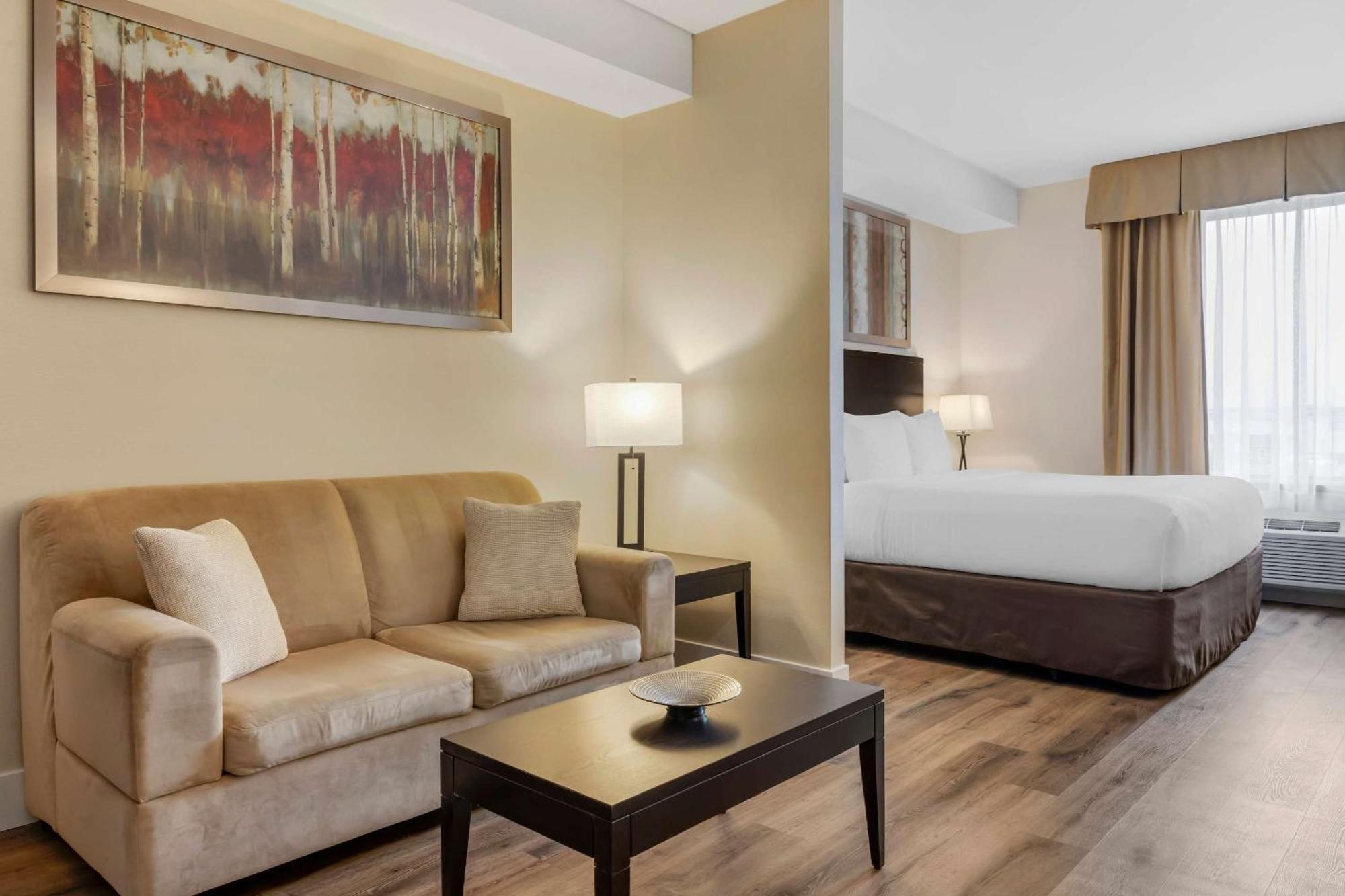 Comfort Hotel Bayer'S Lake Timberlea Exterior photo