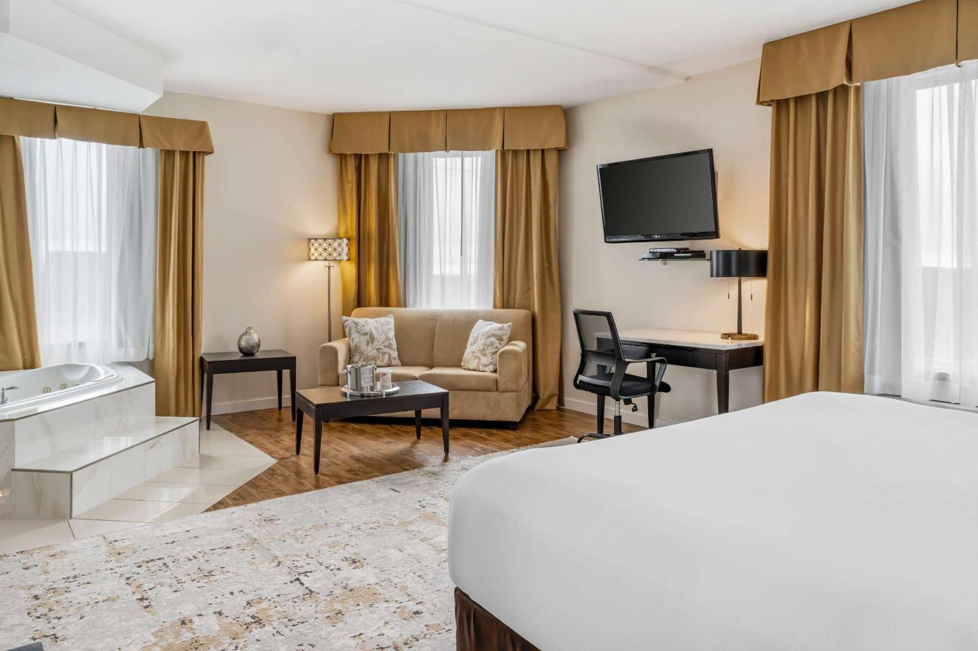 Comfort Hotel Bayer'S Lake Timberlea Exterior photo