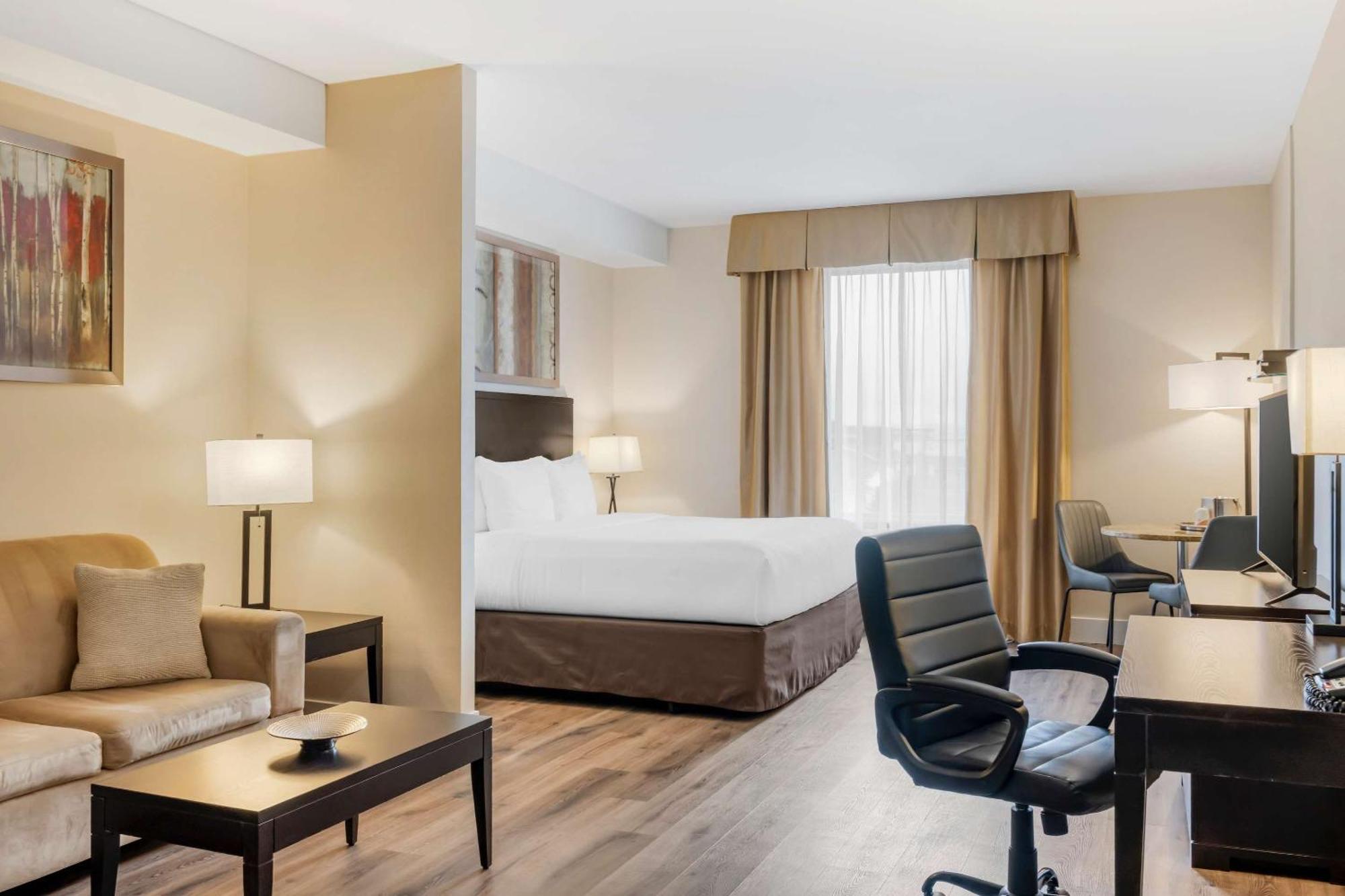 Comfort Hotel Bayer'S Lake Timberlea Exterior photo