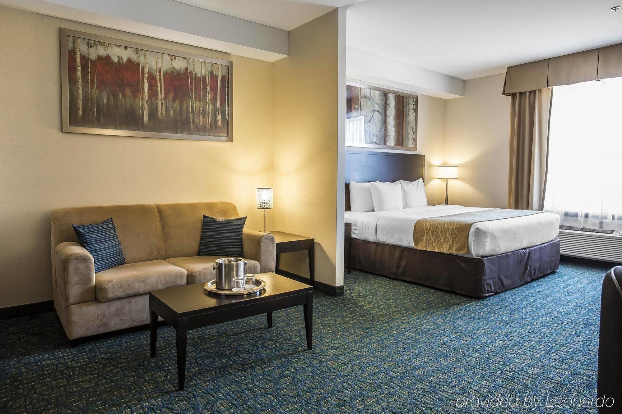 Comfort Hotel Bayer'S Lake Timberlea Exterior photo